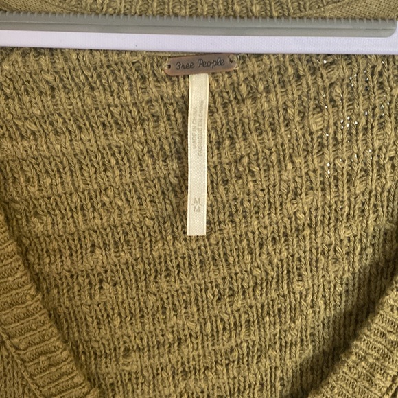 Free People oversized V-Neck Sweater - Picture 5 of 5